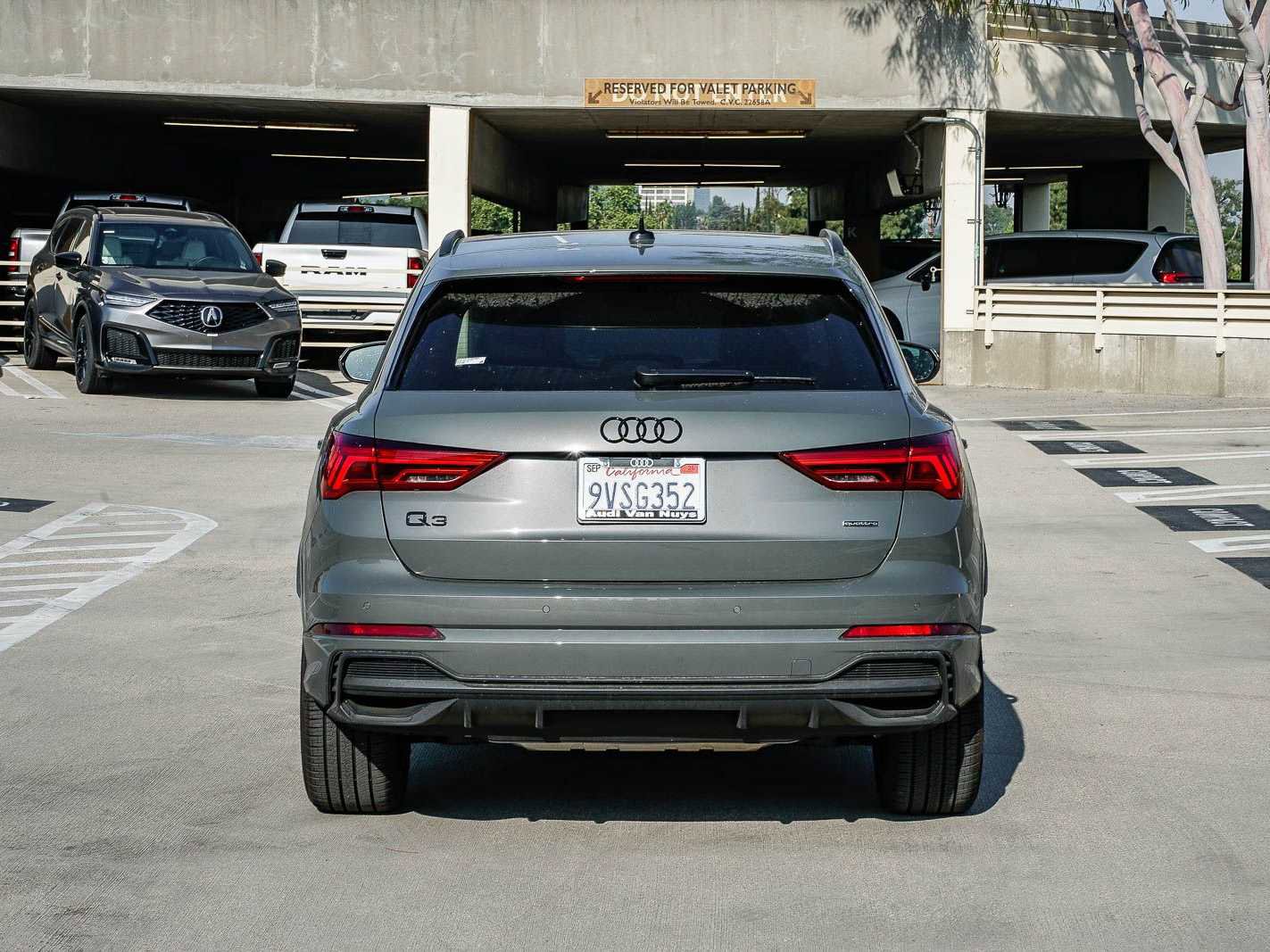 Used 2025 Audi Q3 2.0T Premium w/ Convenience Package image 3