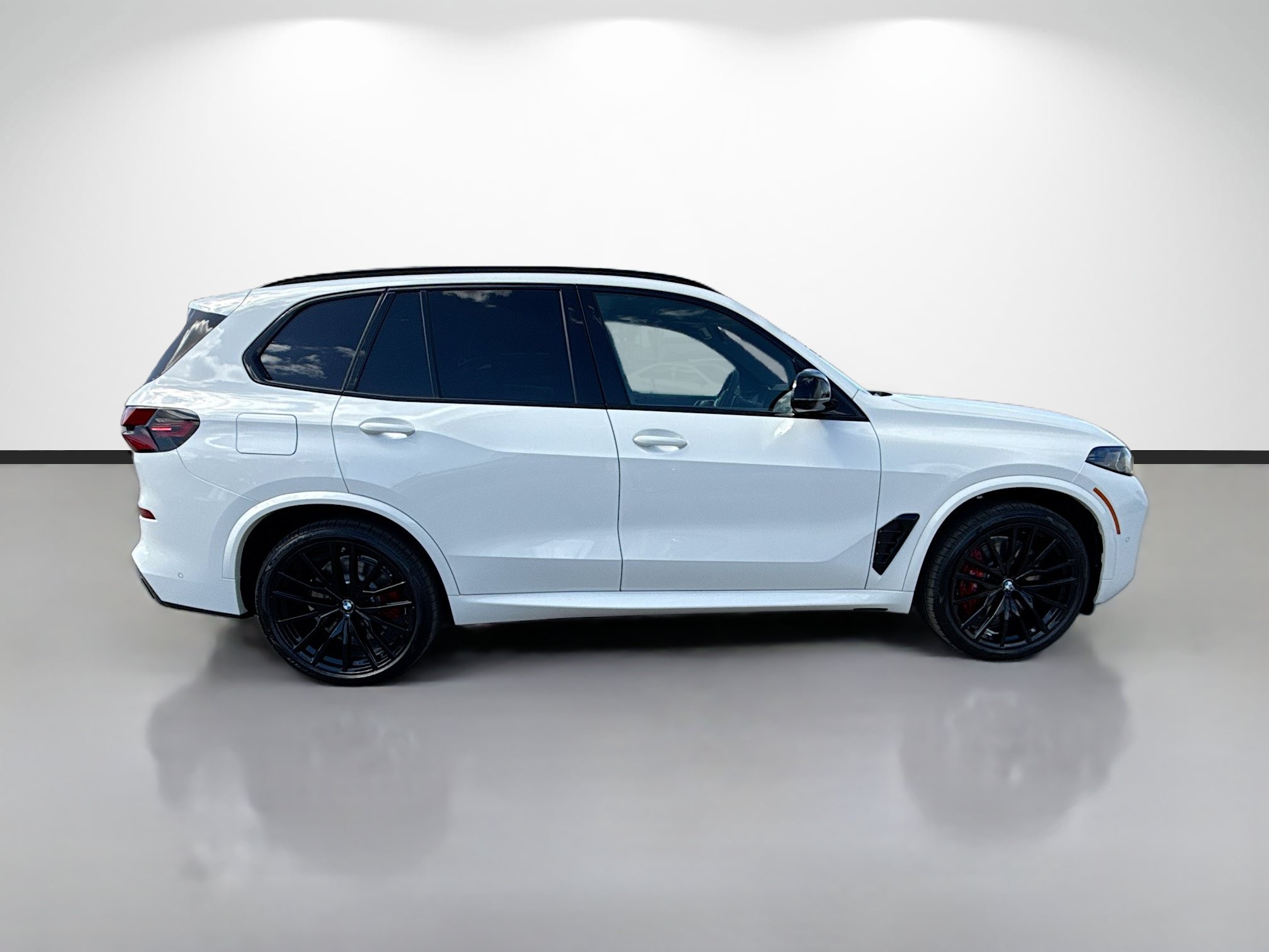 New 2026 BMW X5 M60i AWD/4WD image 2