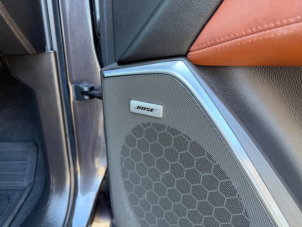 Used 2017 Cadillac Escalade ESV Luxury image 24