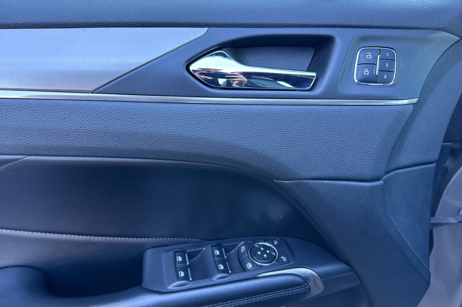 Used 2017 Lincoln MKC Select w/ Select Plus Package image 11