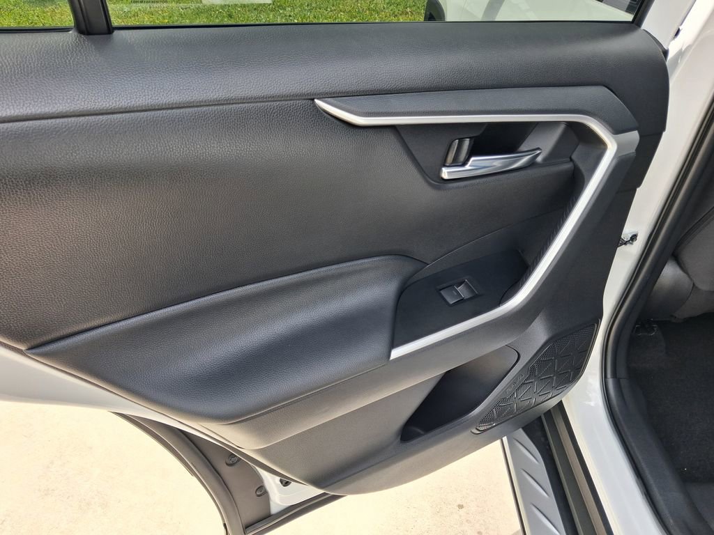 Used 2024 Toyota RAV4 XLE w/ Convenience Package image 11