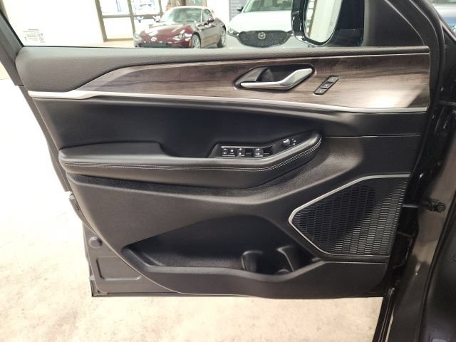 Used 2026 Jeep Grand Cherokee Limited AWD/4WD image 23