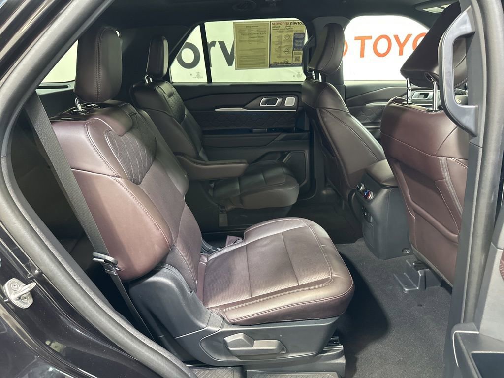 Used 2025 Ford Explorer Platinum w/ LUX Leather Package AWD/4WD image 13