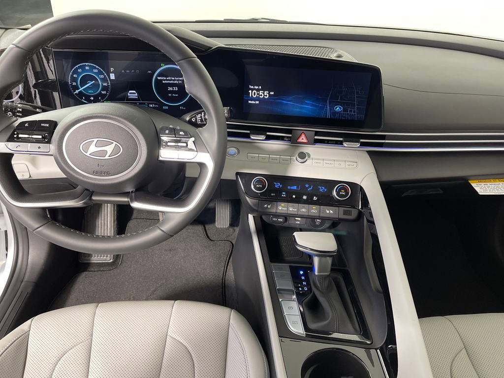 New 2025 Hyundai Elantra Limited image 14