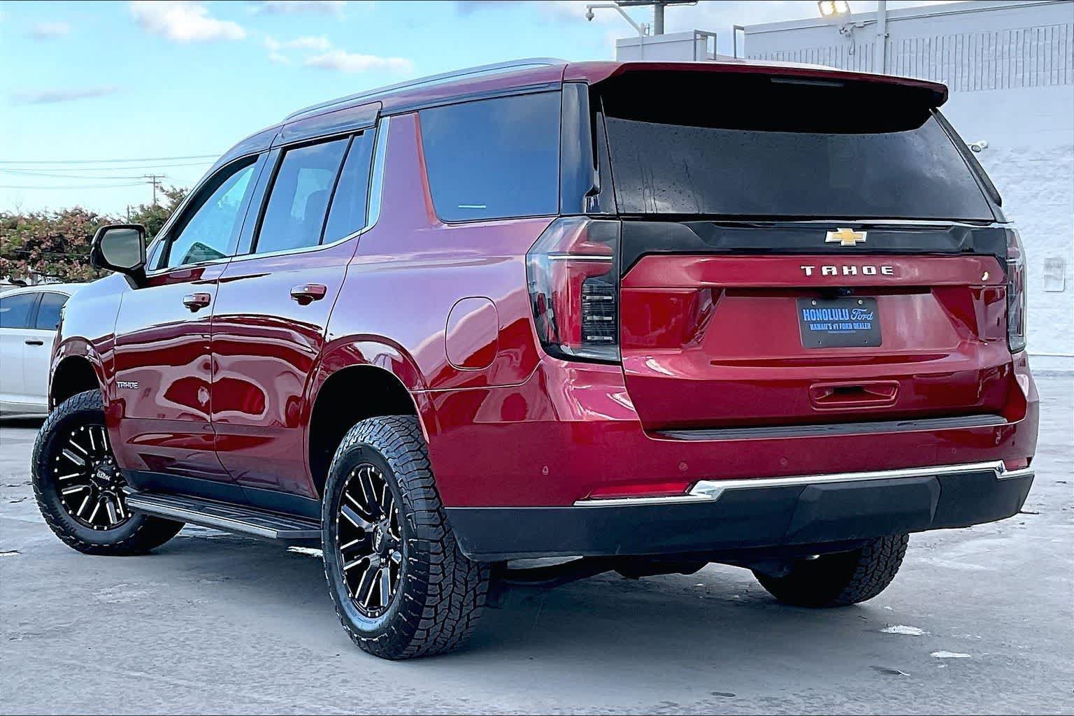 Used 2025 Chevrolet Tahoe LS AWD/4WD image 4