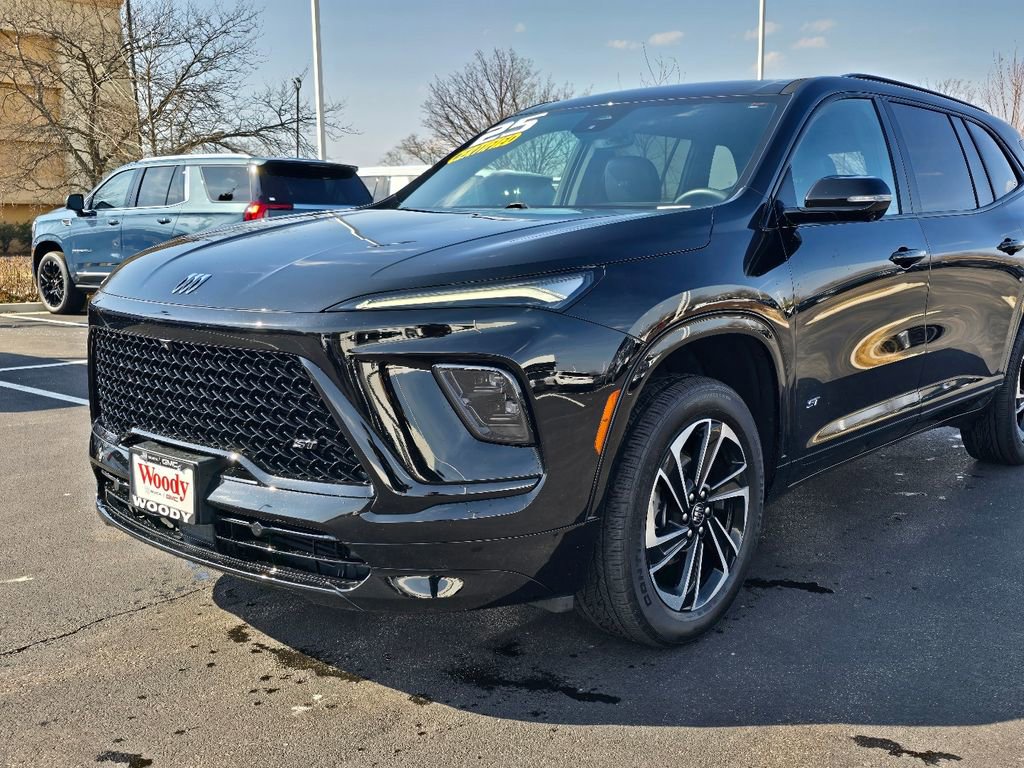 Certified 2025 Buick Enclave Sport Touring AWD/4WD image 13