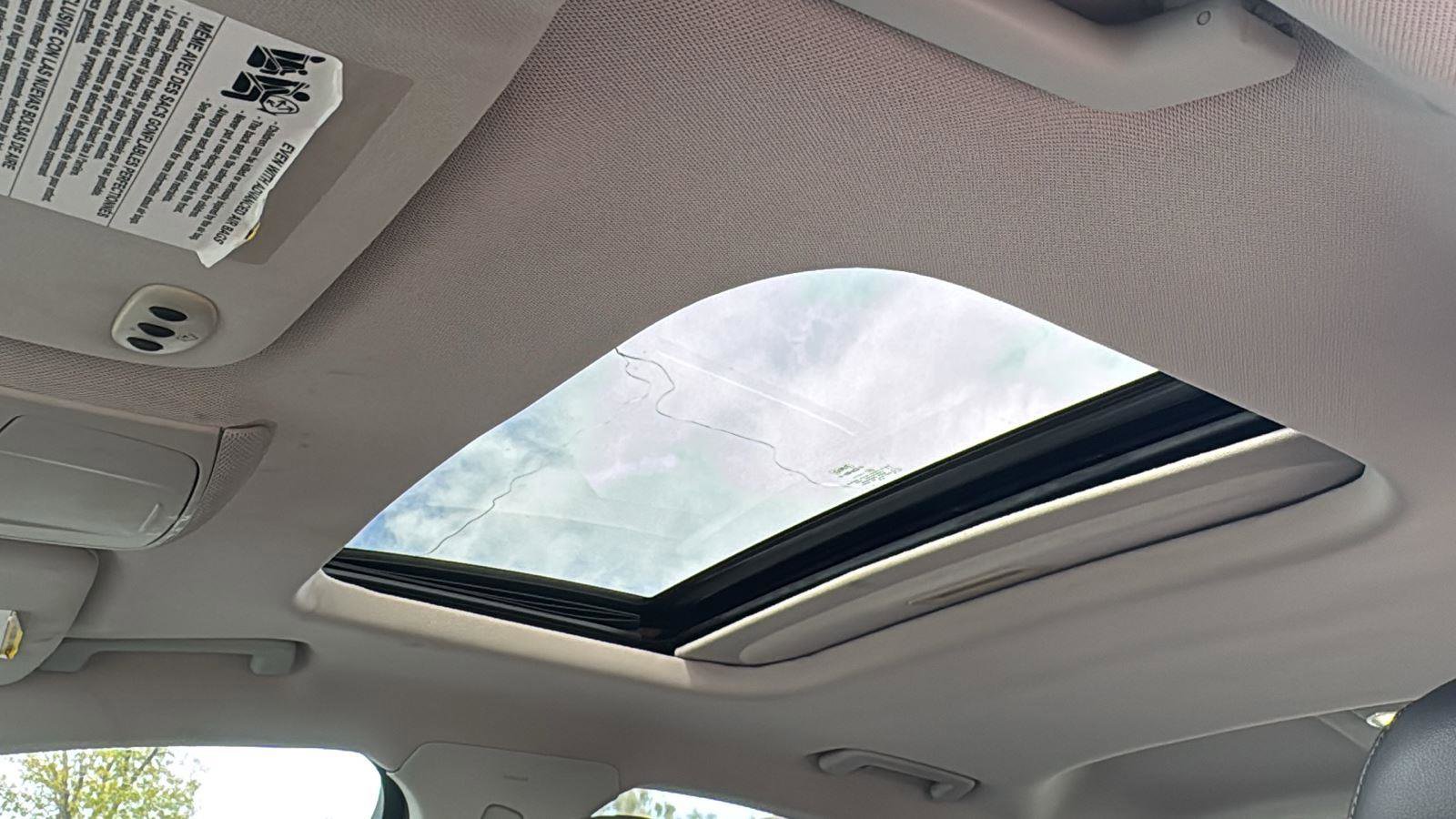 Used 2015 Ford Fusion SE w/ Equipment Group 202A image 22