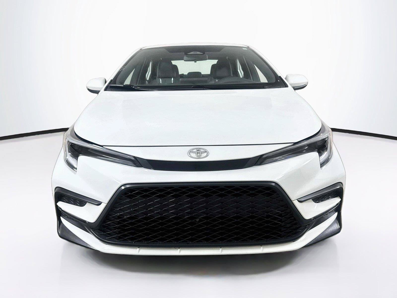 Used 2024 Toyota Corolla SE w/ SE Premium Package FWD image 4