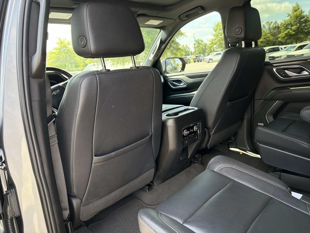 Used 2022 Chevrolet Tahoe Z71 w/ Luxury Package AWD/4WD image 16