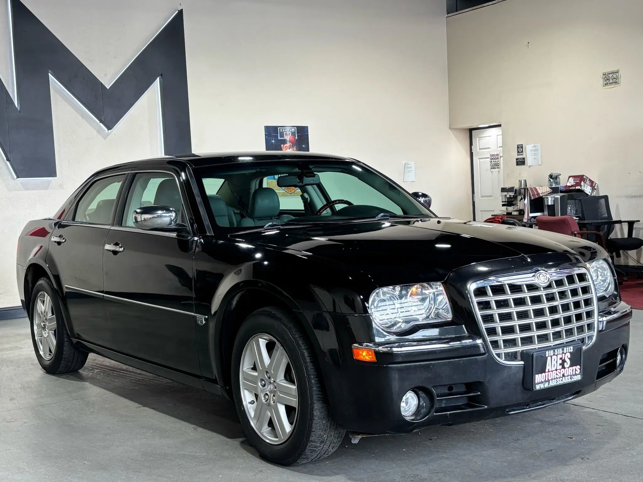 Used 2006 Chrysler 300 C image 2