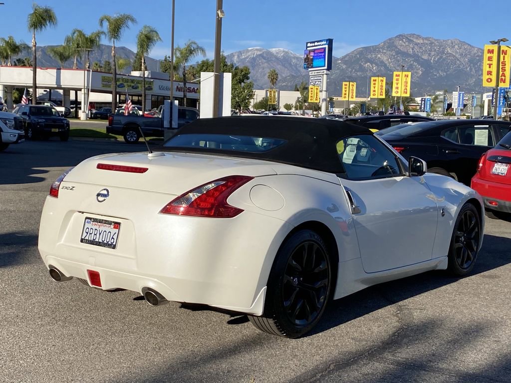 Used 2016 Nissan 370Z Touring image 3