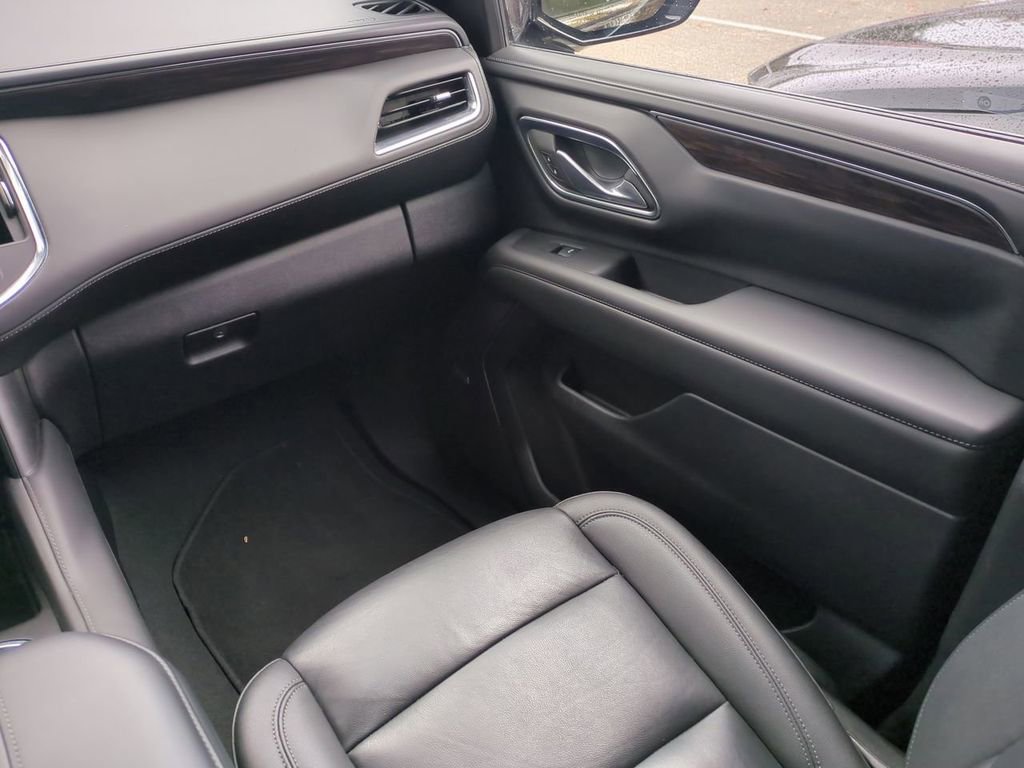 Used 2024 Chevrolet Suburban LT image 16