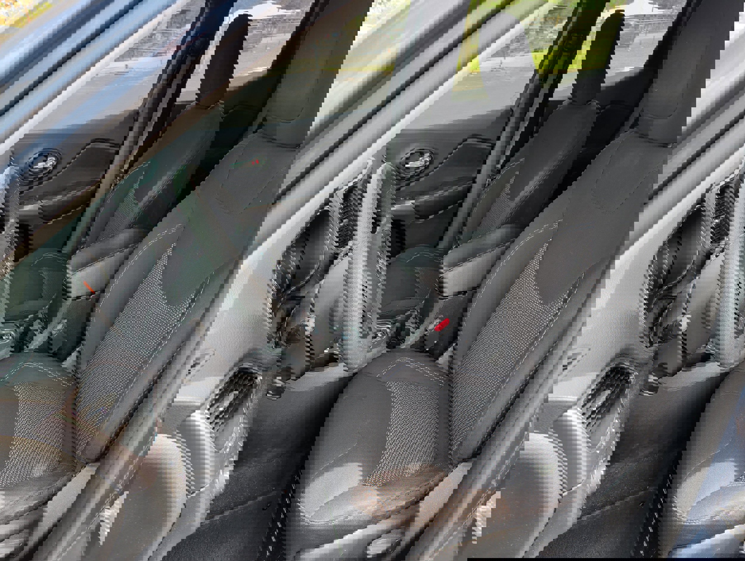 Used 2020 Jeep Cherokee Latitude image 12