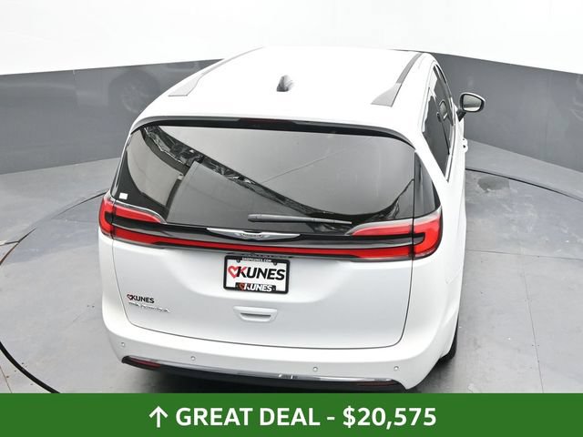 Used 2023 Chrysler Pacifica Touring-L FWD image 39