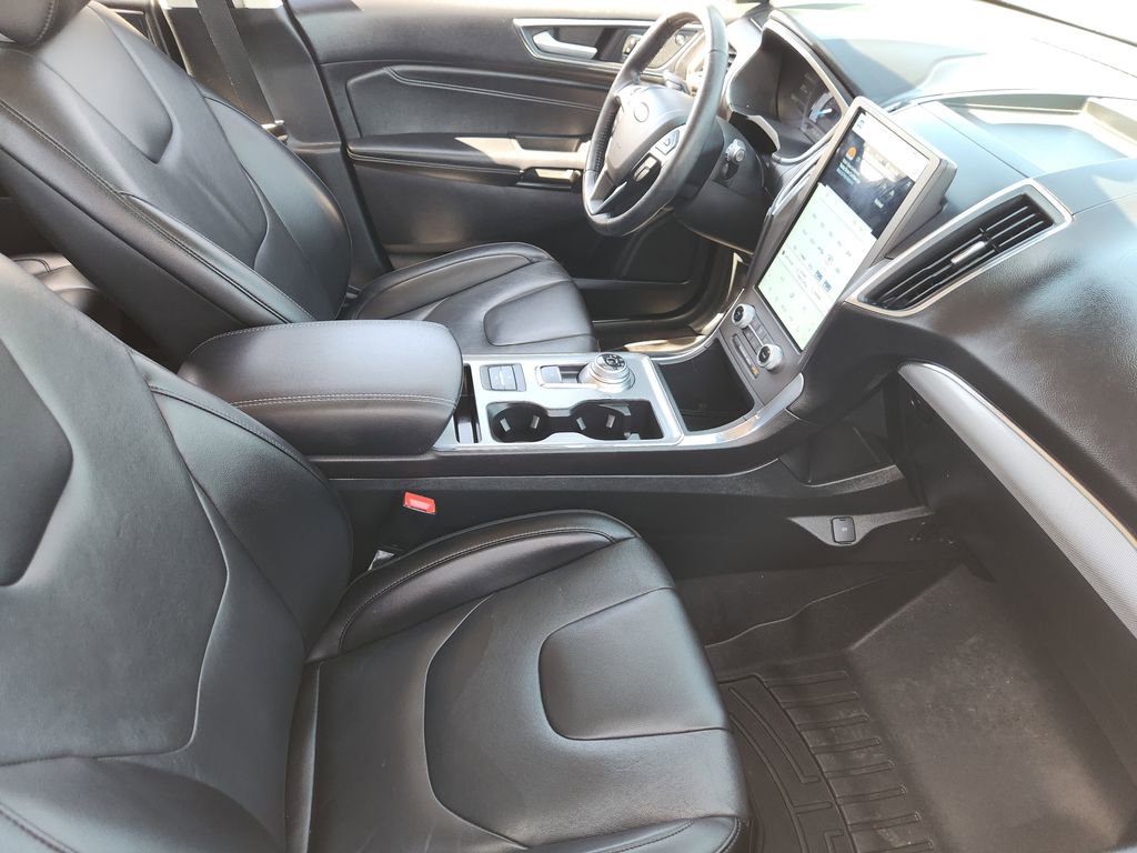 Used 2021 Ford Edge Titanium image 10
