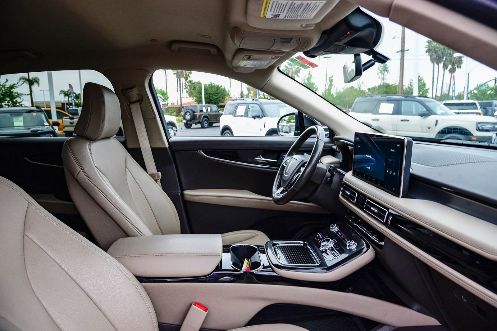 Used 2023 Lincoln Nautilus AWD w/ Premium Package image 16