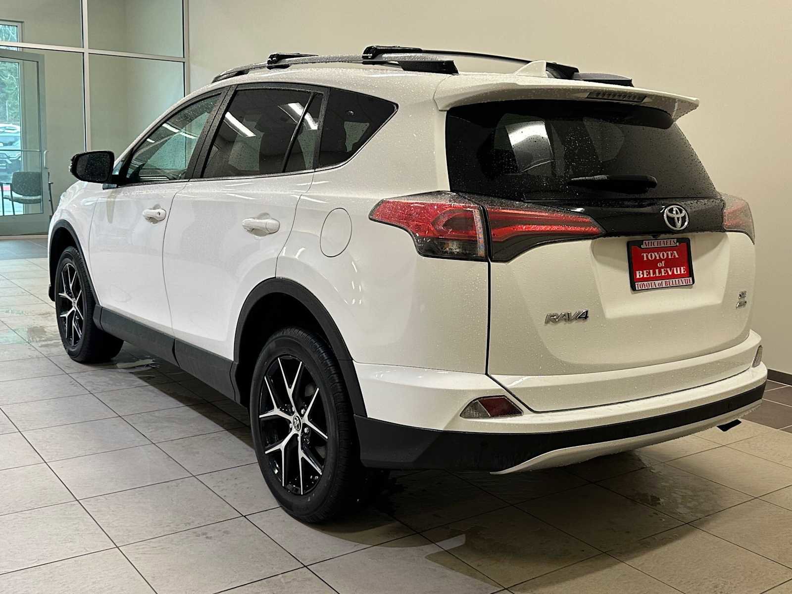 Used 2017 Toyota RAV4 SE w/ Advanced Technology Package image 5