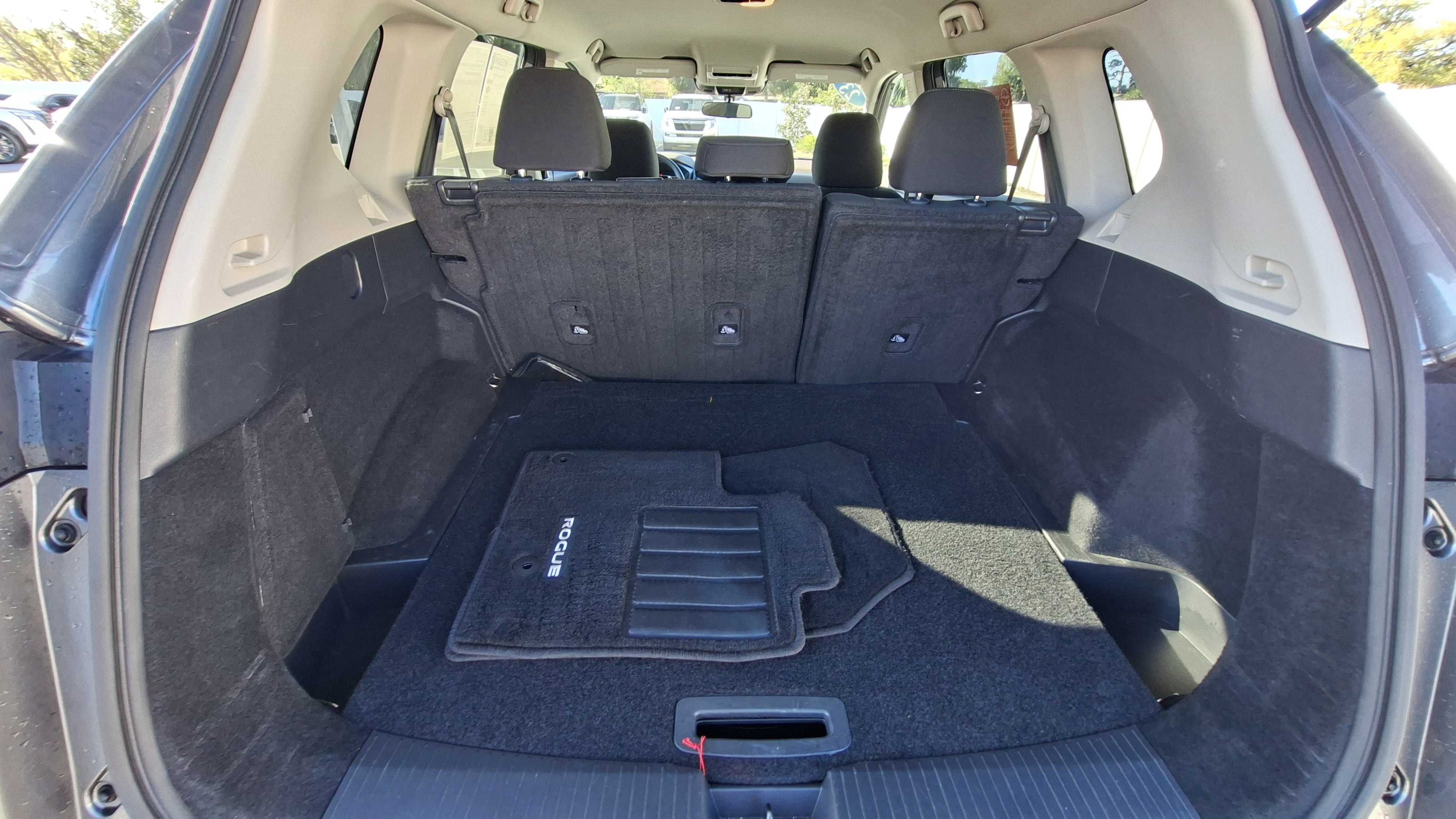 Used 2023 Nissan Rogue S image 21