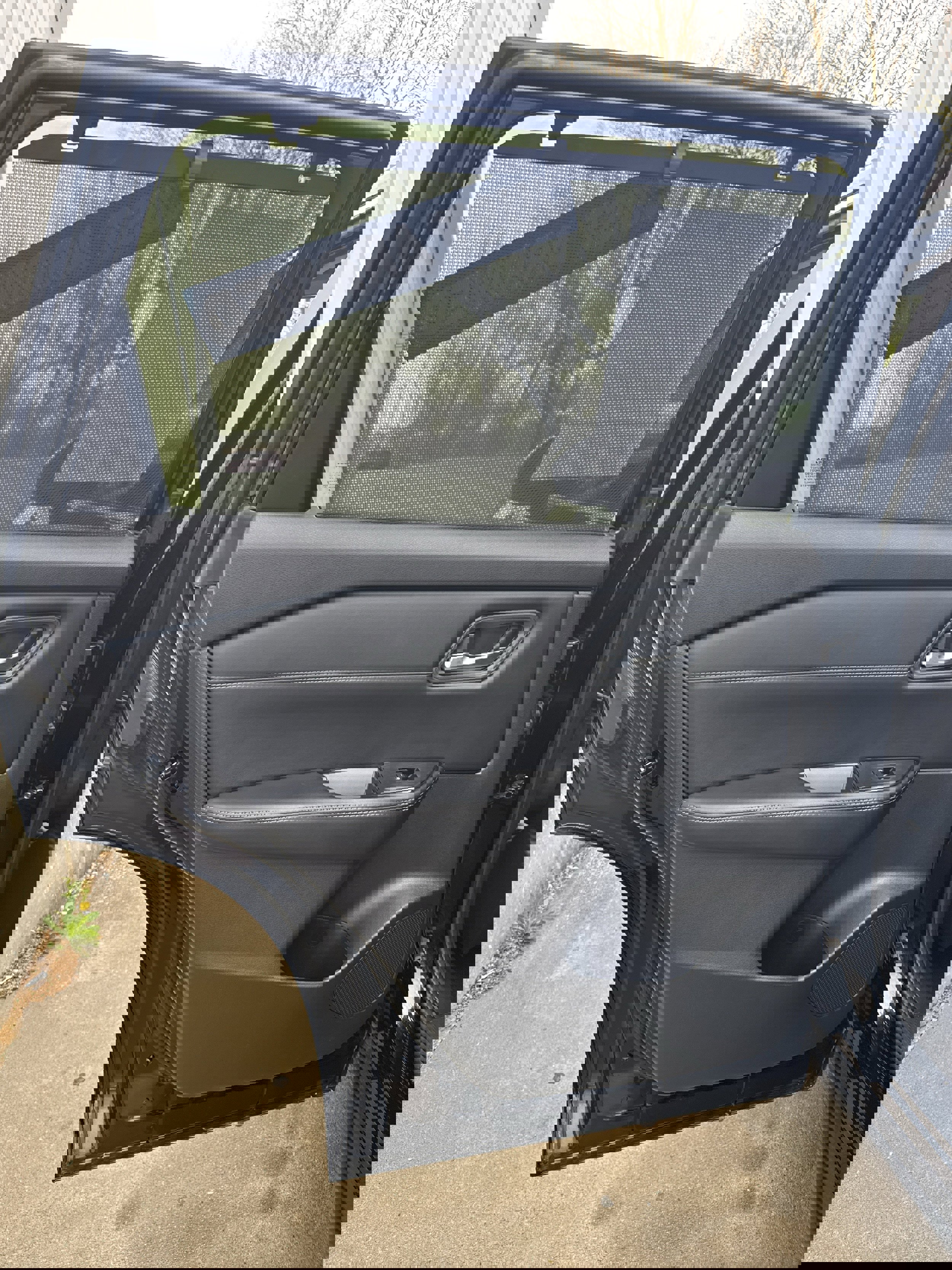 Used 2025 Nissan Rogue SV w/ SV Premium Package image 3