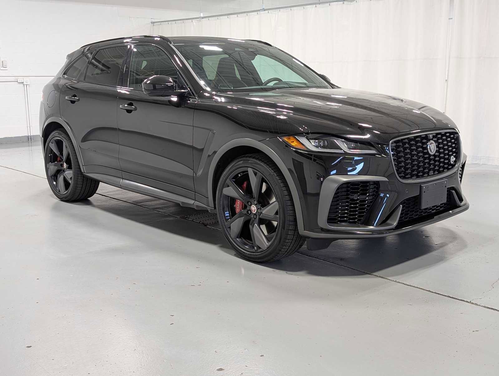 Used 2021 Jaguar F-PACE SVR image 6