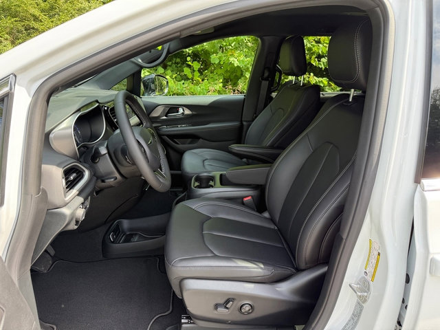 New 2026 Chrysler Voyager LX image 12