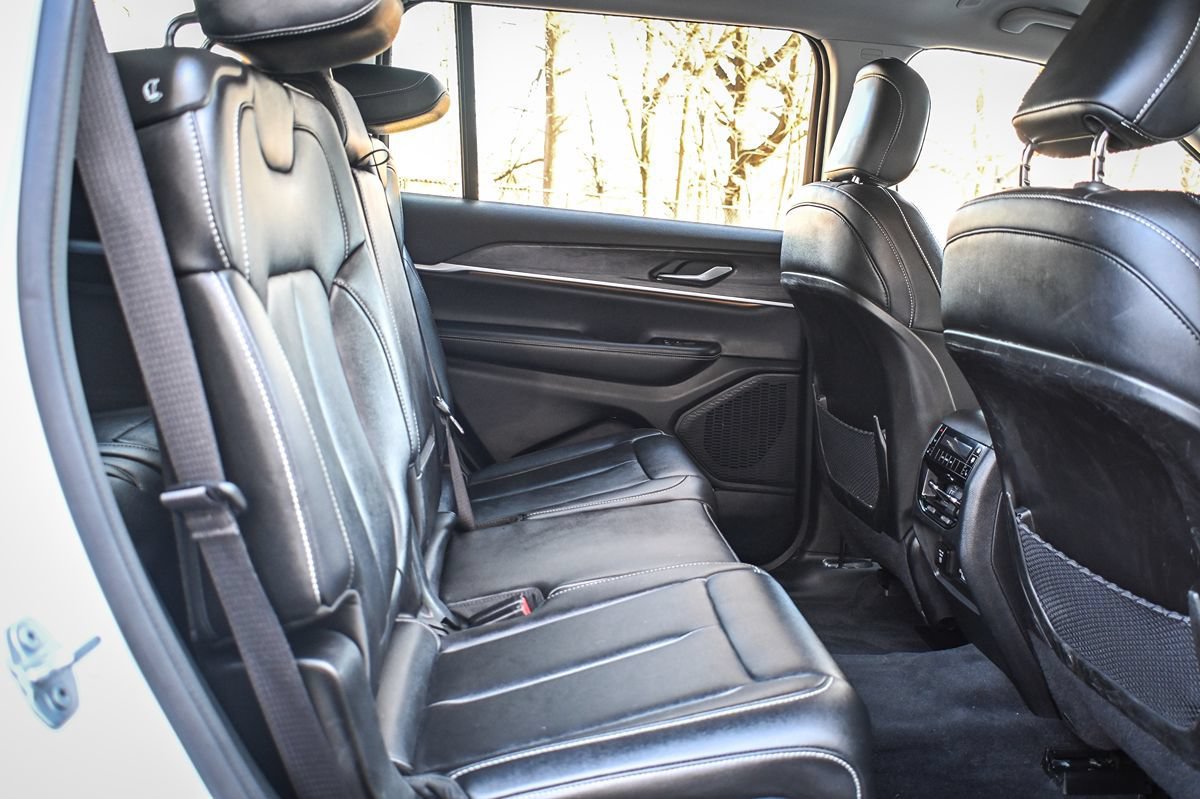 Used 2023 Jeep Grand Cherokee L Limited AWD/4WD image 17