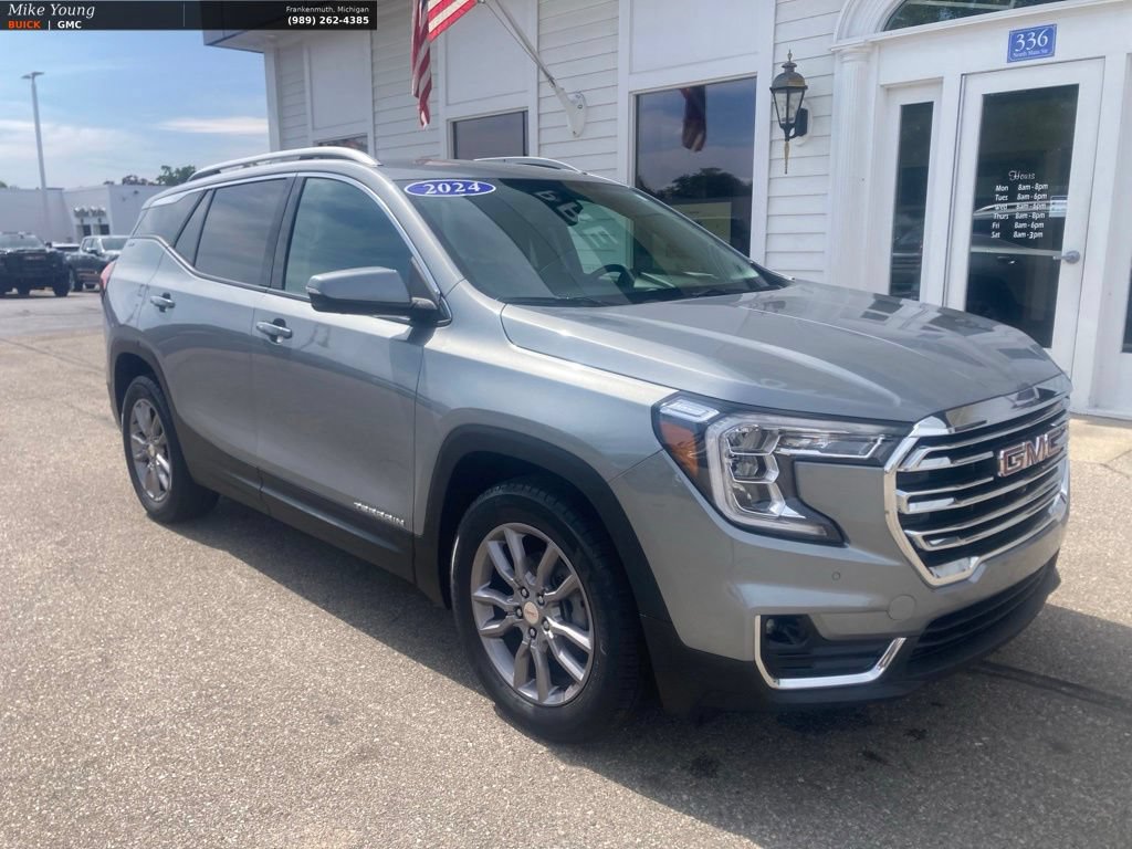 Used 2024 GMC Terrain SLT w/ Tech Package FWD image 3