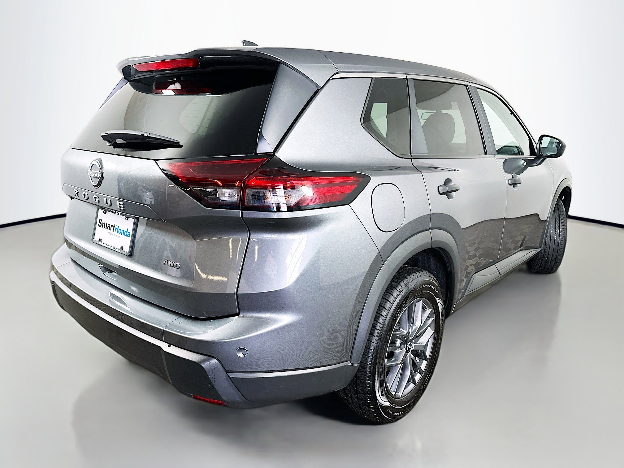 Used 2024 Nissan Rogue S AWD/4WD image 7