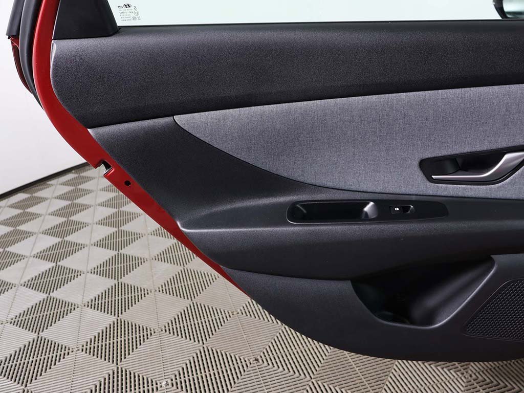 Certified 2025 Hyundai Elantra Limited image 25