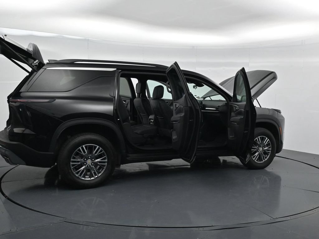Used 2025 Chevrolet Traverse LT FWD image 39