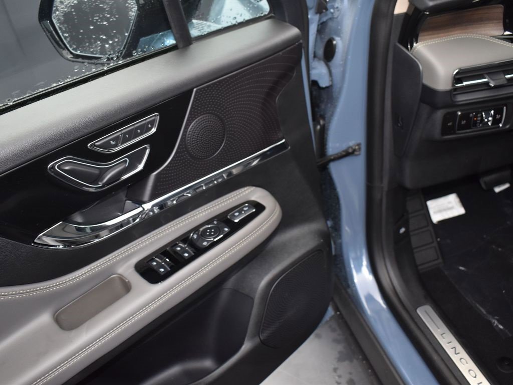 New 2025 Lincoln Corsair Reserve w/ Jet Appearance Package image 9