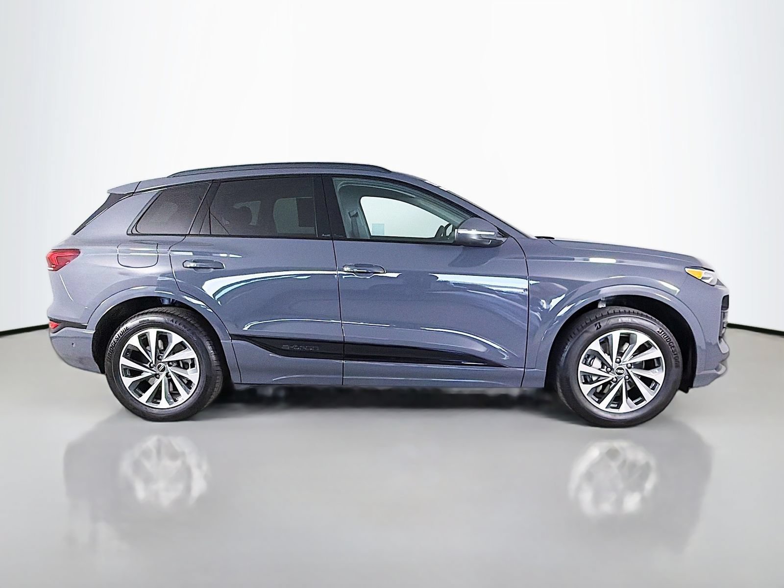 Certified 2025 Audi Q6 e-tron Premium w/ Convenience Package AWD/4WD image 8