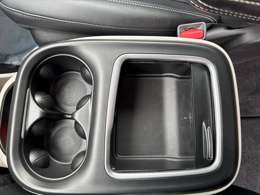 Used 2023 Chrysler Pacifica Touring-L FWD image 21