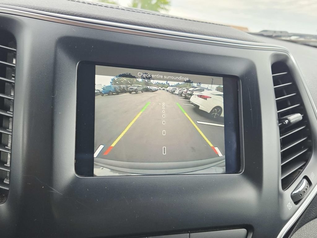 Used 2019 Jeep Cherokee Latitude Plus w/ Comfort/Convenience Group AWD/4WD image 26