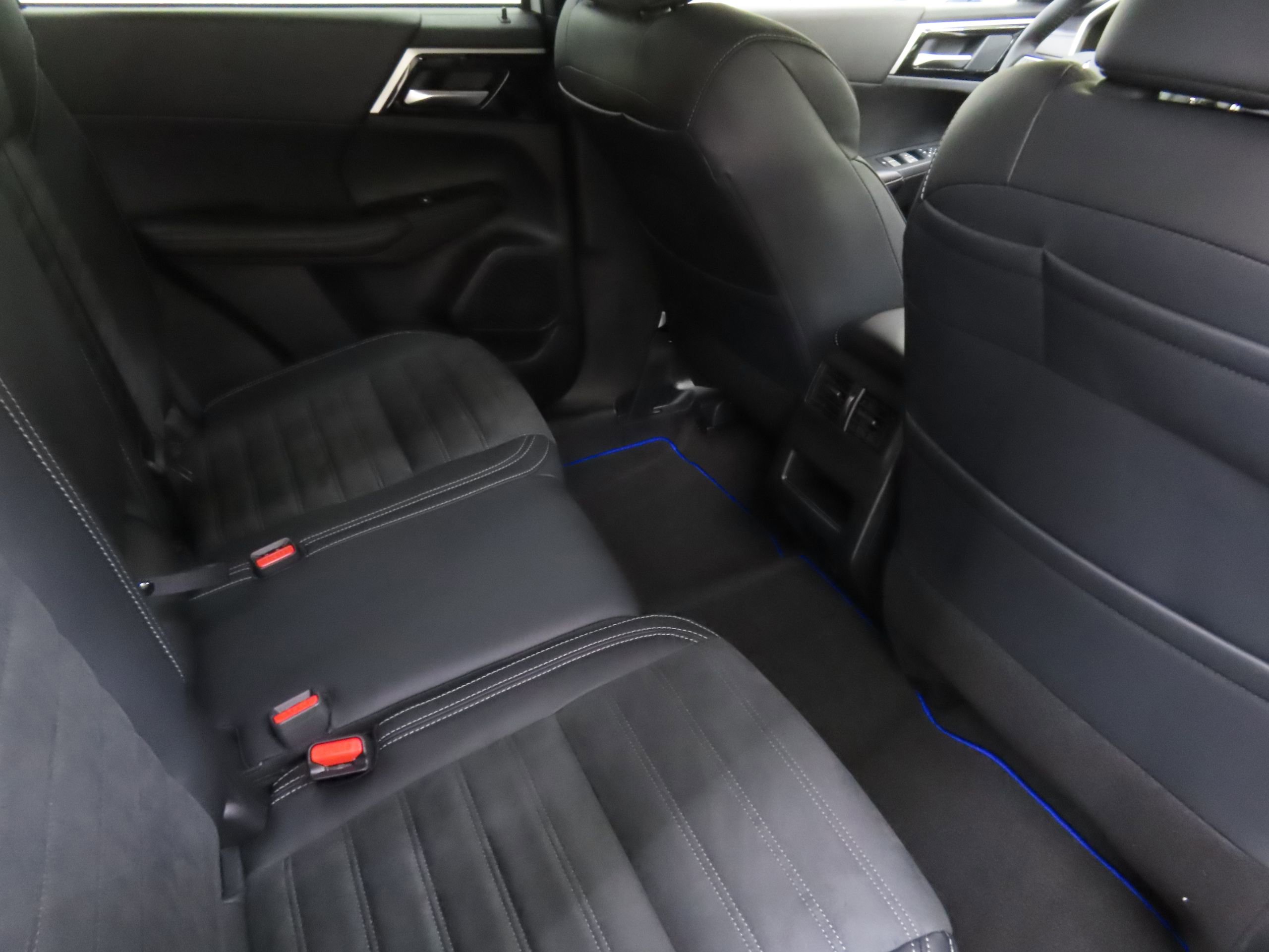 New 2025 Mitsubishi Outlander SE image 22