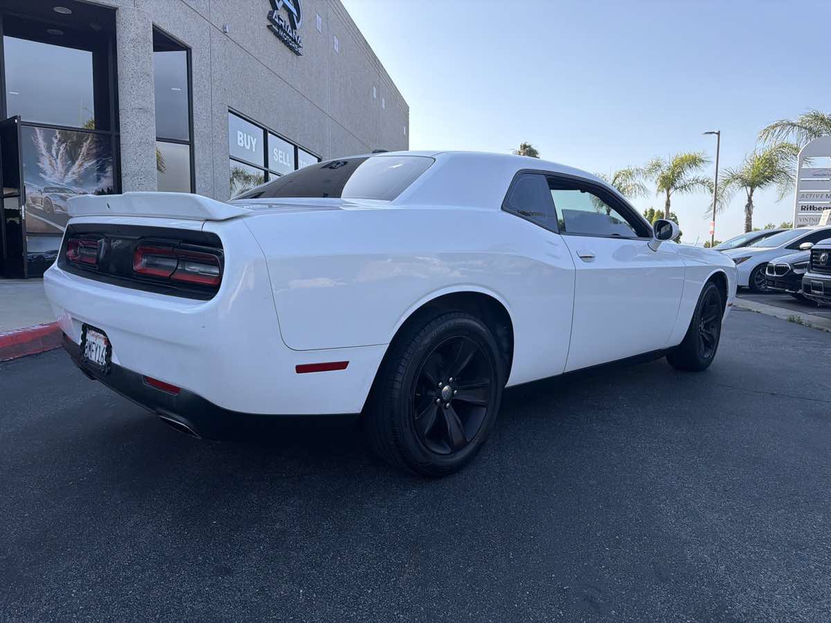 Used 2018 Dodge Challenger SXT RWD image 5