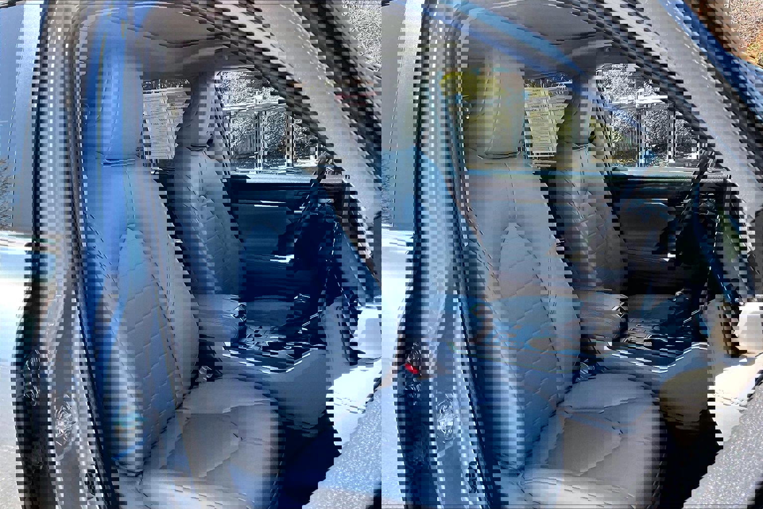 Used 2023 Toyota Highlander XLE image 7