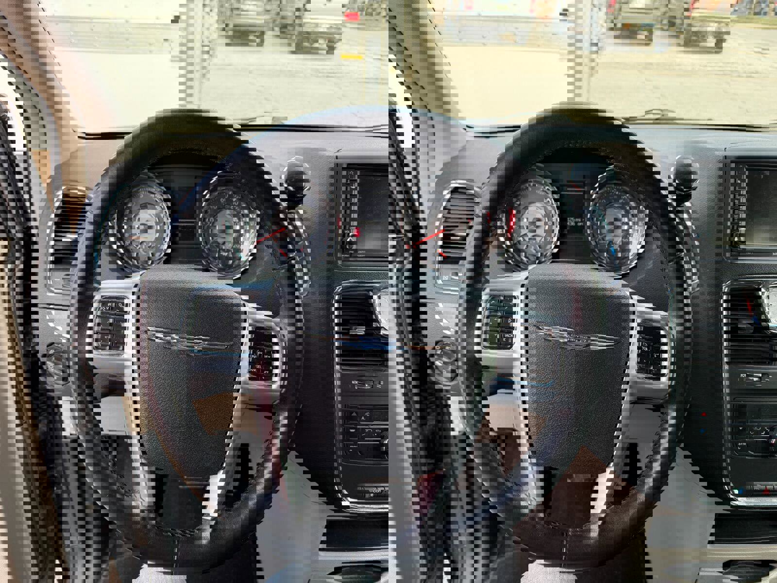 Used 2012 Chrysler Town & Country Touring image 7