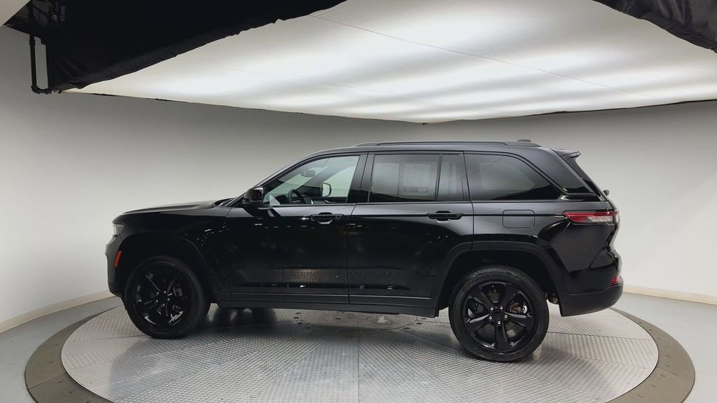 Used 2023 Jeep Grand Cherokee Altitude image 5