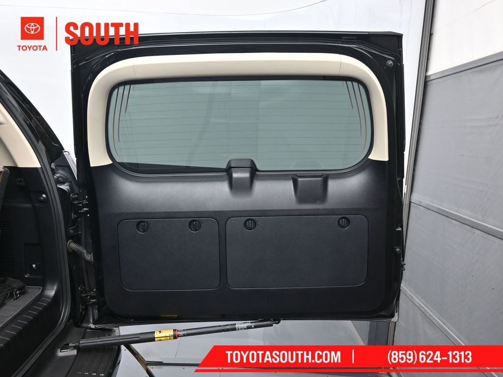 Used 2023 Lexus GX 460 Premium w/ Premium Package image 36