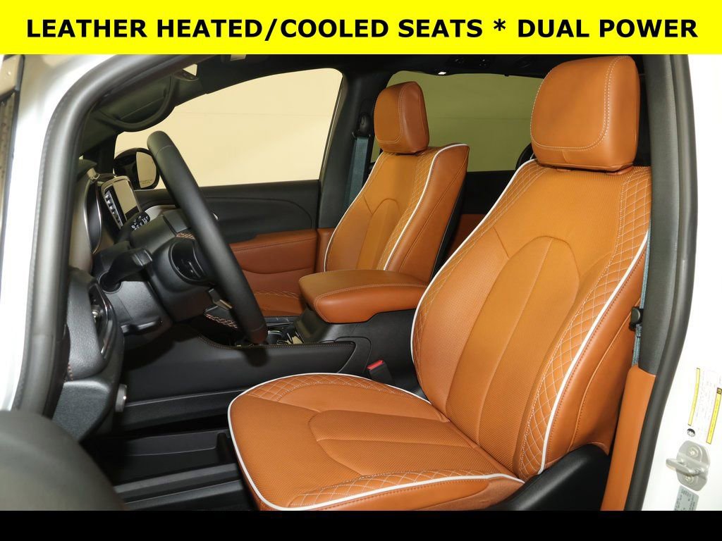 New 2026 Chrysler Pacifica Pinnacle image 4