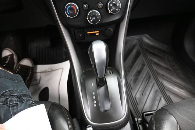 Used 2019 Chevrolet Trax LT w/ LT Convenience Package FWD image 11