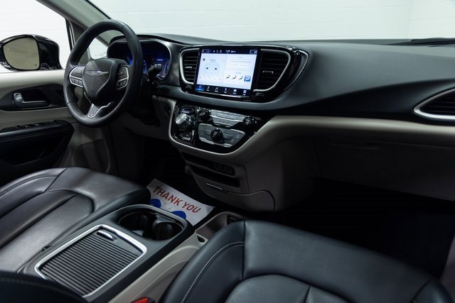 Used 2024 Chrysler Pacifica Touring-L image 28