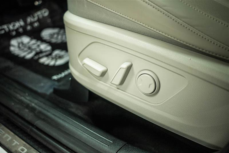 Used 2023 Kia Sorento SX image 15