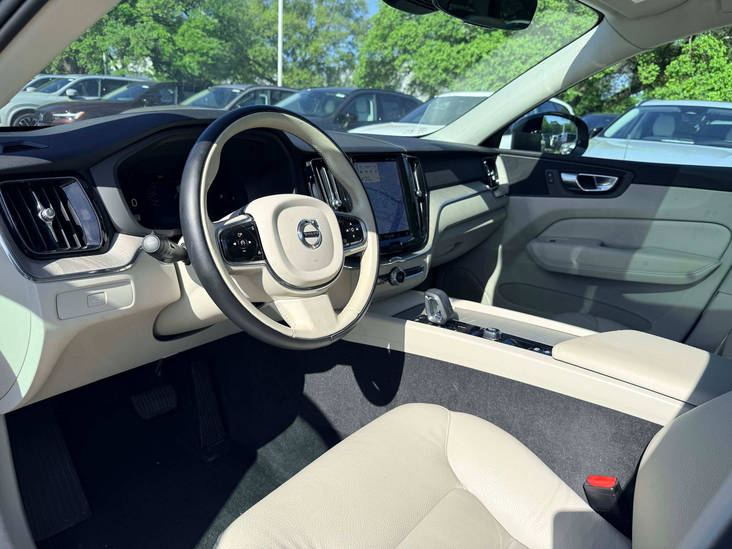 Certified 2023 Volvo XC60 B5 Plus w/ Climate Package image 9