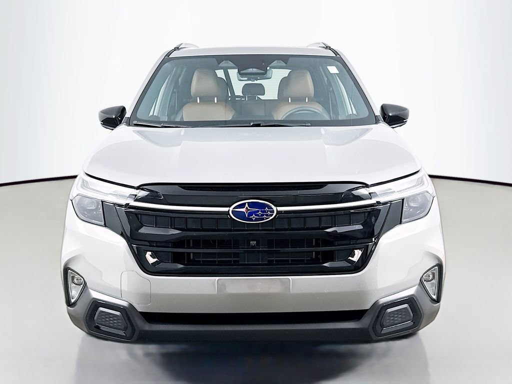 Used 2025 Subaru Forester Touring AWD/4WD image 2
