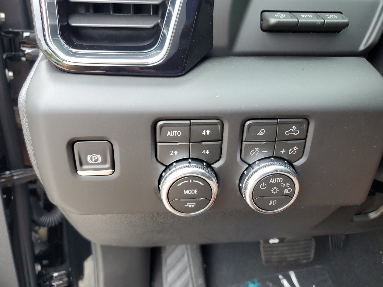 New 2026 GMC Sierra 3500 Denali Ultimate AWD/4WD image 31