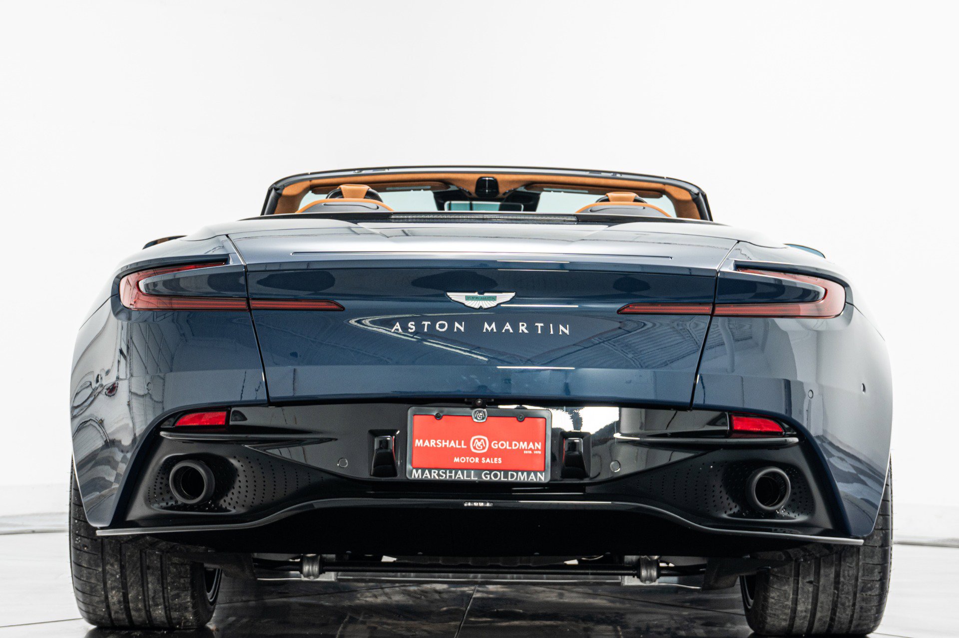 Used 2024 Aston Martin DB12 Volante -Carbon Fiber Bucket S image 8