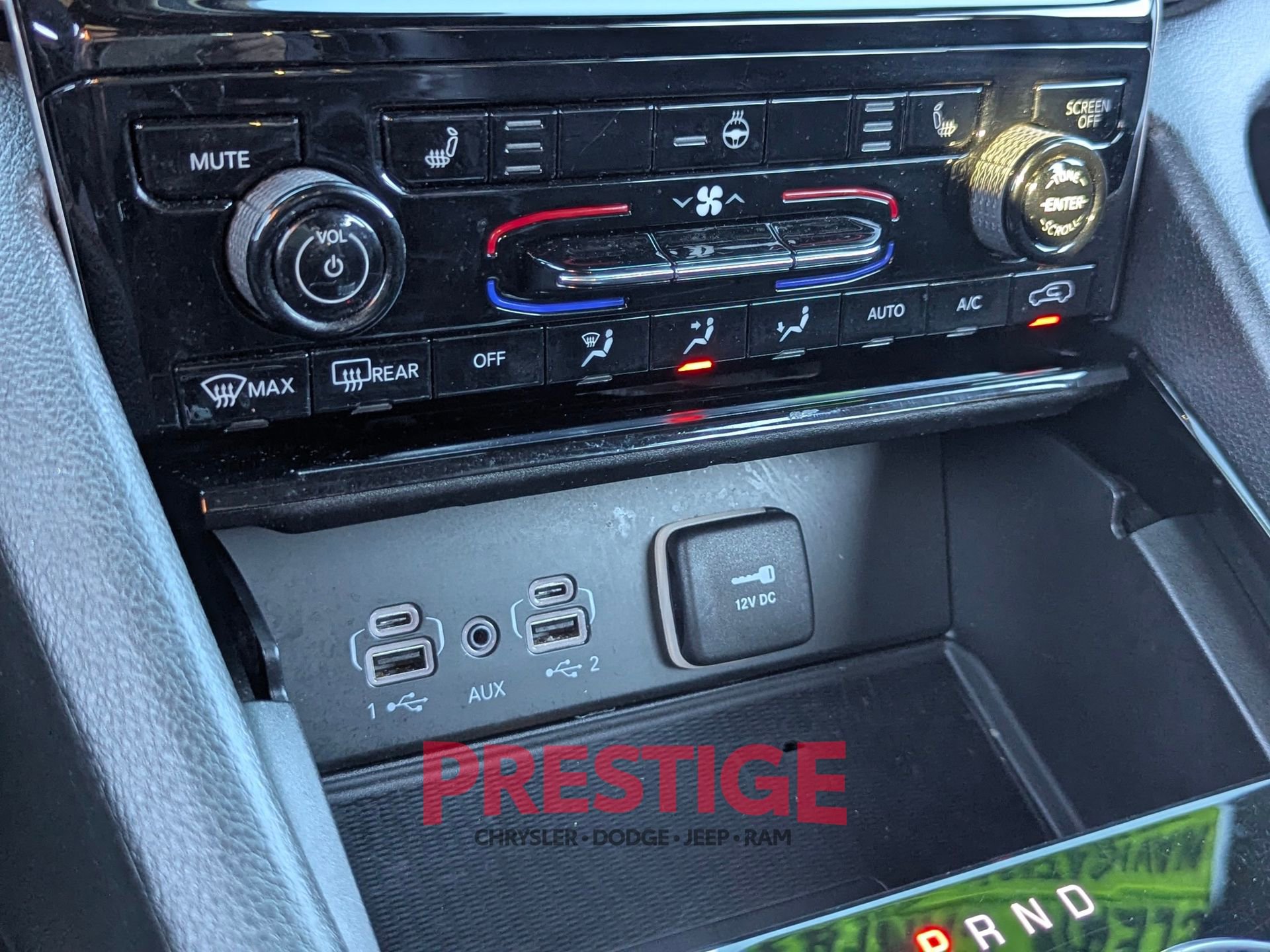 Used 2023 Jeep Grand Cherokee L Laredo image 25