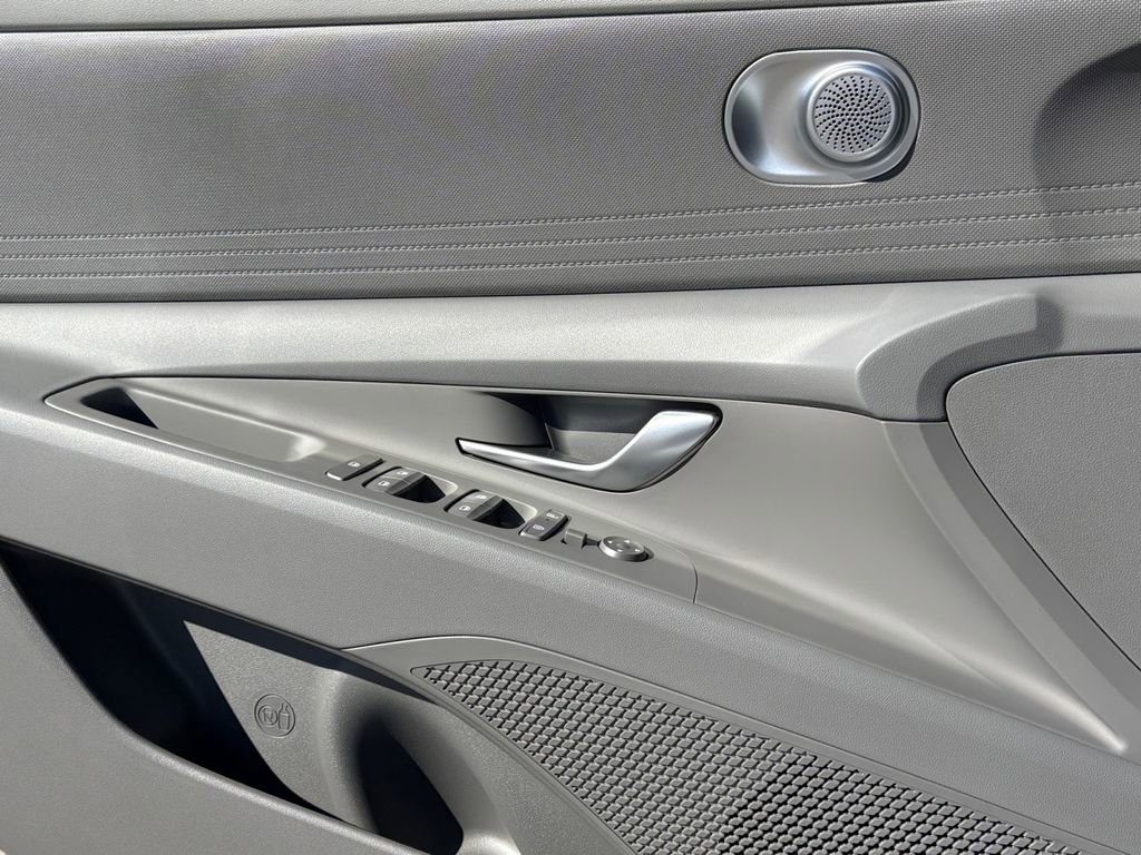 New 2026 Hyundai Elantra SE image 11